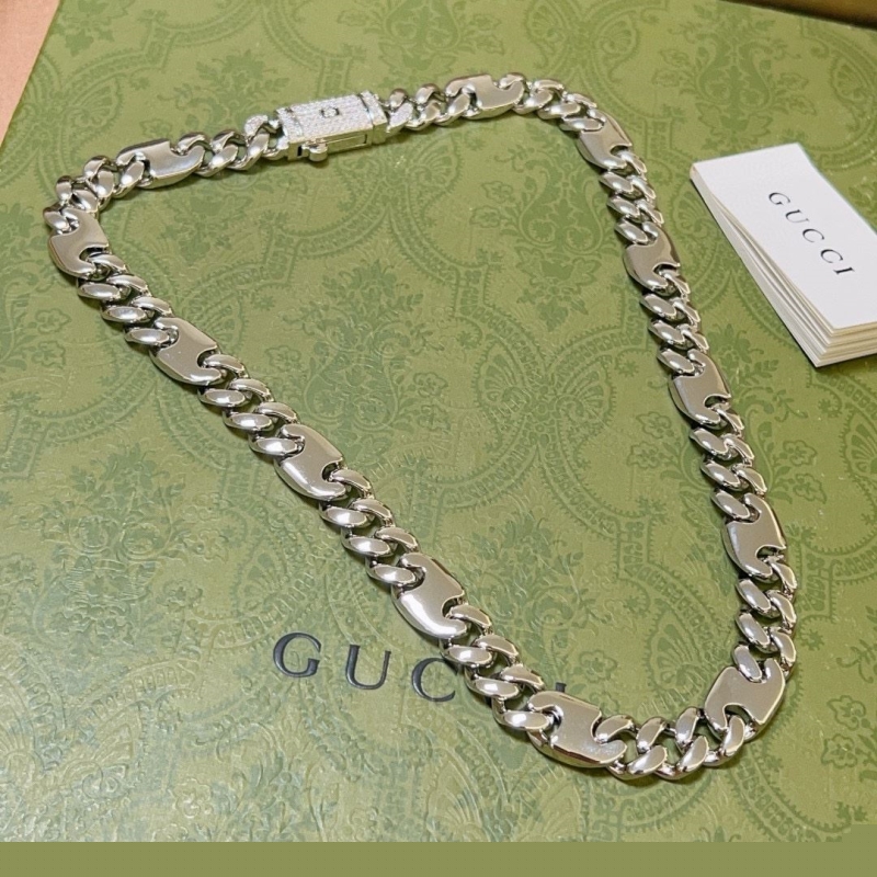 G*u*i necklaces